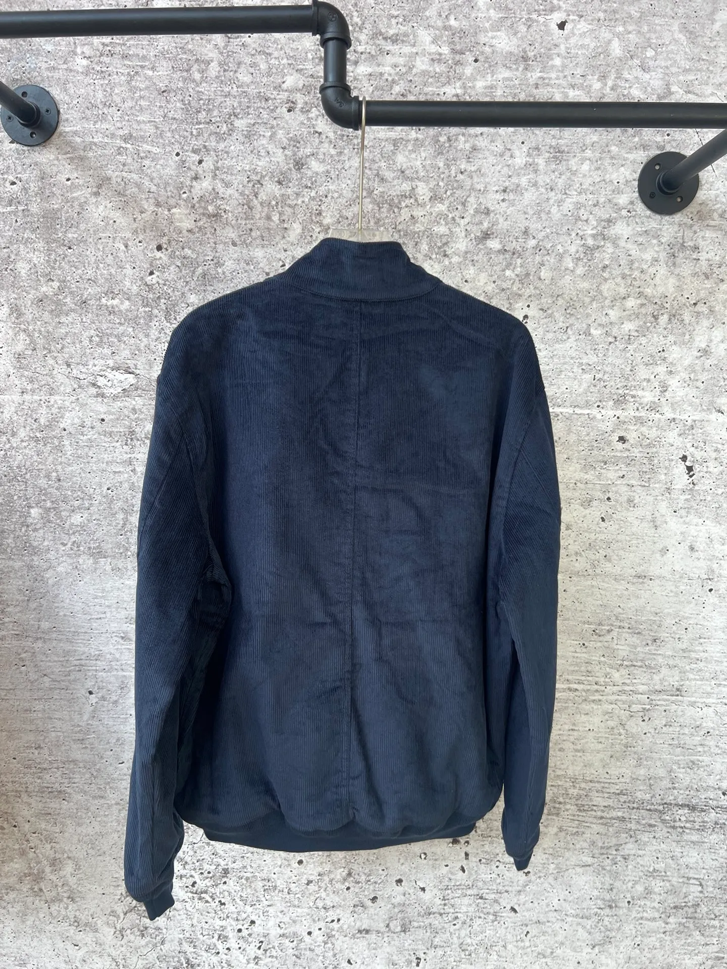 P330 Ralph Lauren autumn old-money style unisex Harrington corduroy jacket. The upper body of major celebrities and Internet celebrities is the same. The short and wide version of the corduroy fabric upper body is soft and comfortable. The inner plaid fabric is made of customized rental accessories and fine workmanship.